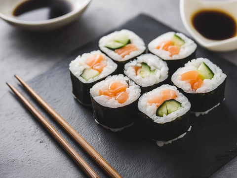 三文鱼黄瓜卷寿司