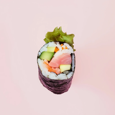 寿司春卷粉红背景