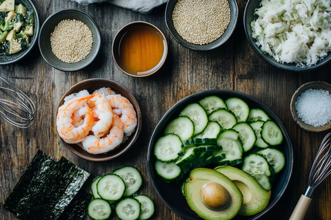 天妇罗食材木桌摆放