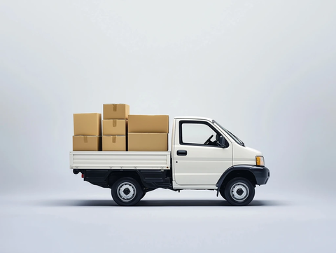 白色货车黑侧装饰纸箱