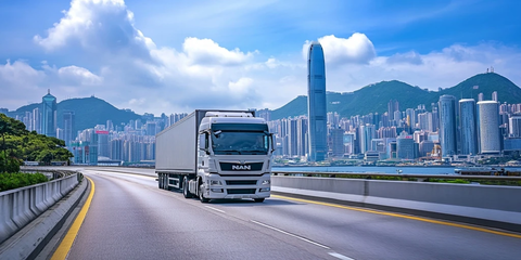 卡车行驶天空背景