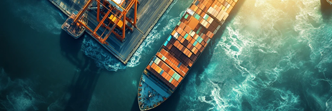 港口集装箱货船装卸场景