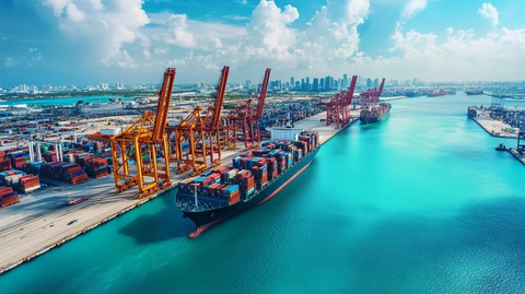 港口码头集装箱与船舶景观