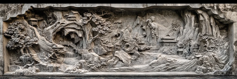 石壁上雕刻的山水人物景观