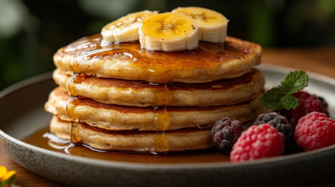 香蕉蛋白粉煎饼配希腊酸奶