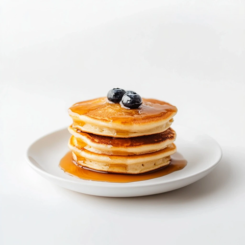 热饼置于白色盘子