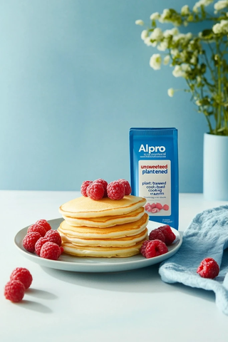 无糖植物烹饪奶油配松饼水果