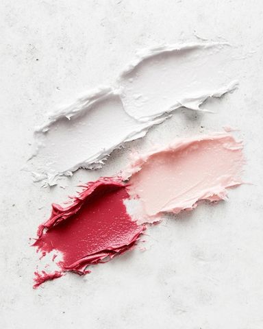 红色护肤霜粉色磨砂膏白色乳液