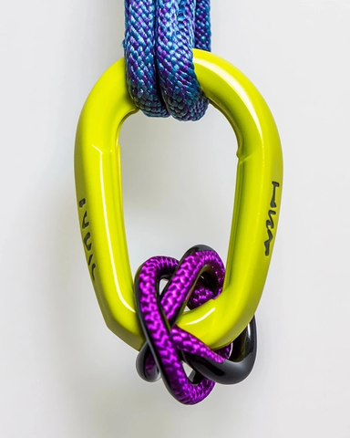霓黄卡宾锁扣与攀岩绳结