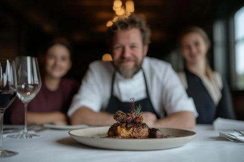 精致餐盘与银器摆设