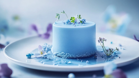 蓝色布丁与微绿点缀