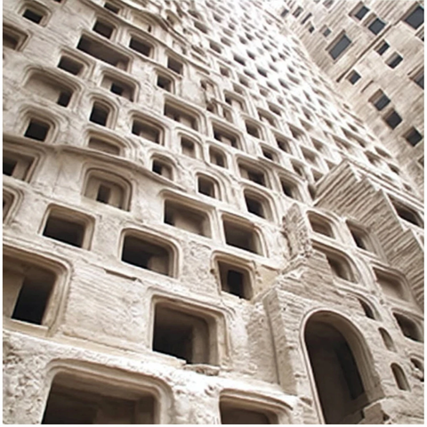 布满窗口的特色建筑外立面特写