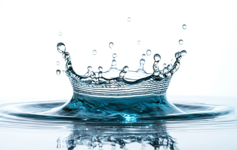 水花飞溅白色背景水冠