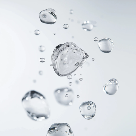 水晶水滴悬浮空中