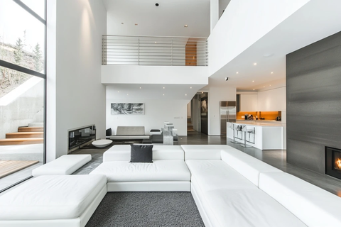 白色客厅沙发茶几布置