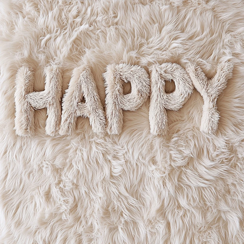 柔软毛绒字母拼成快乐字样