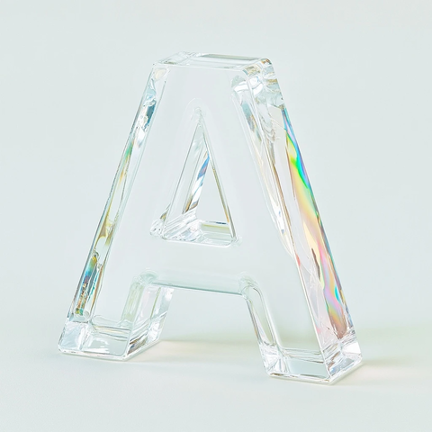 透明亚克力字母清晰展示