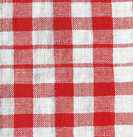 红白格纹布料特写