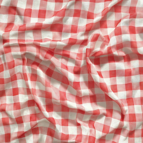红白格纹餐布褶皱特写