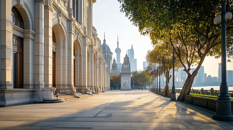 欧式建筑旁的城市人行道