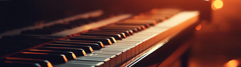 钢琴键柔和光线聚焦