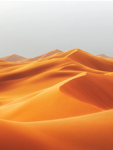 层叠沙丘灰金天空