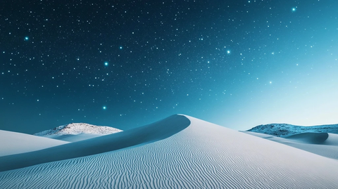 雪顶沙丘夜空蓝幕