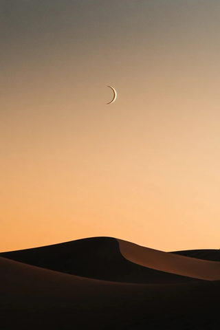 月牙与沙漠沙丘
