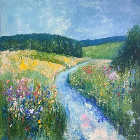 雨后山谷花开景象