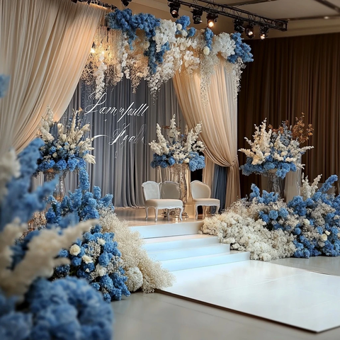 婚礼舞台装饰蓝色白色花朵