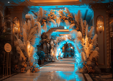 羽毛与树叶装饰的拱门