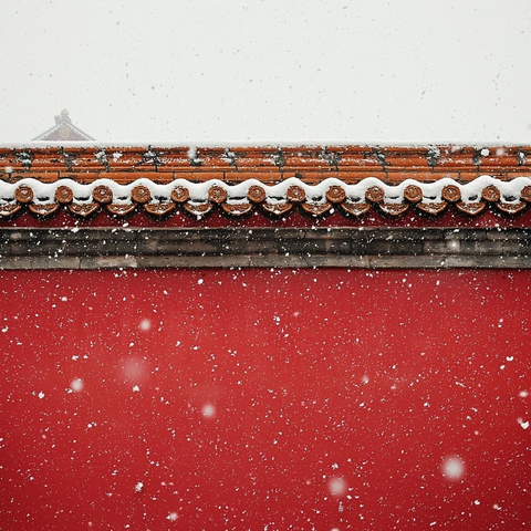红墙黄瓦古建筑雪景