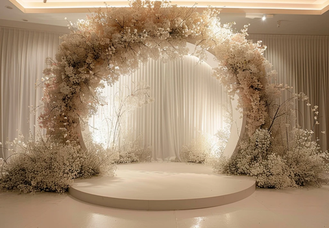 白色花环婚礼舞台设计