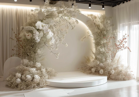 白色花环婚礼舞台设计