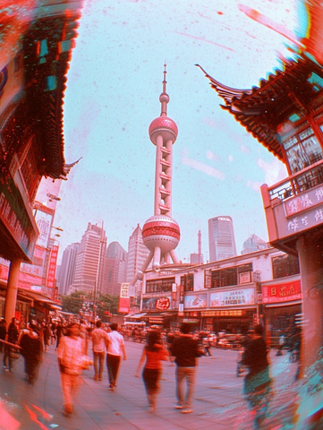 东方明珠塔下热闹的街道