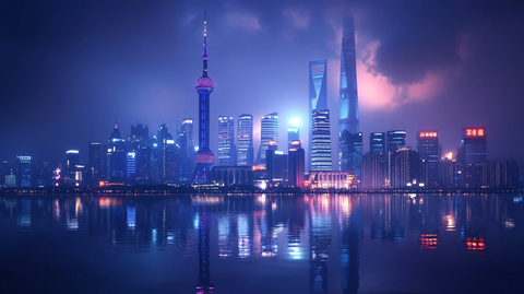 城市夜景中的高楼大厦倒影