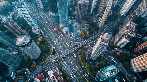 俯瞰城市中心车水马龙的繁华景象