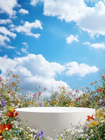 白色讲台与野花