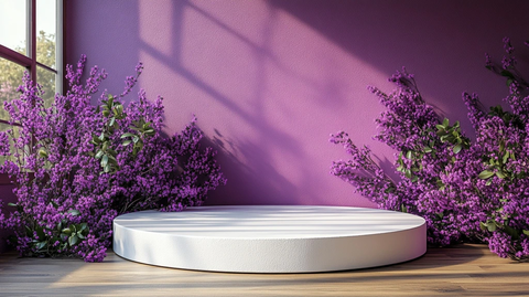 白色讲台展示薰衣草背景