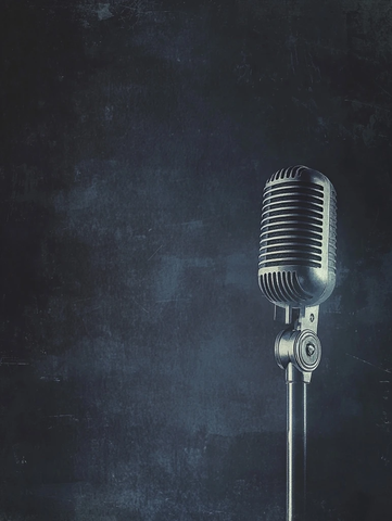 麦克风与暗调背景
