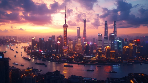 上海外滩黄昏时分的城市天际线全景