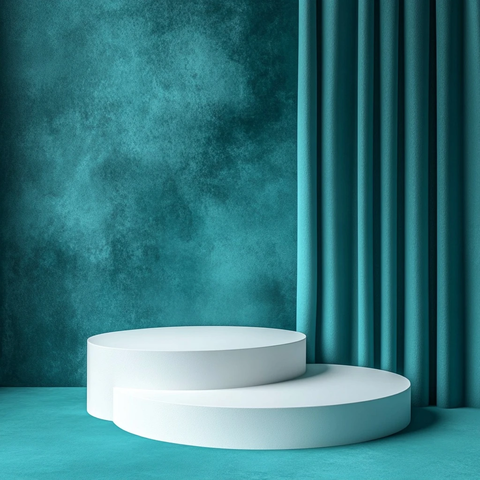 白色讲台与深绿背景