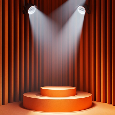 橙色讲台与投影仪