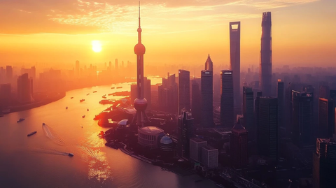 黄浦江畔的上海陆家嘴日出鸟瞰全景