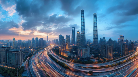 城市中心摩天大楼夜景与流光车轨全景