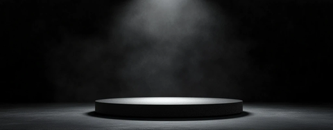 聚光灯下的圆形平台