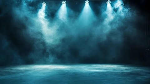 空舞台冷光雾夜