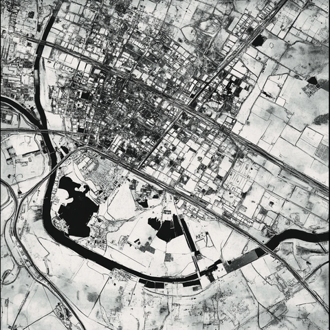 城市鸟瞰图展示城市道路与建筑分布