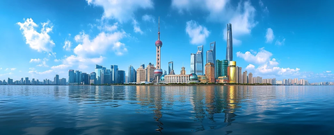 黄浦江畔现代化都市建筑天际线全景