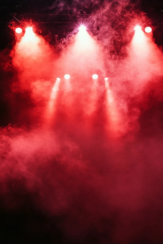 烟雾背景与深红聚光灯